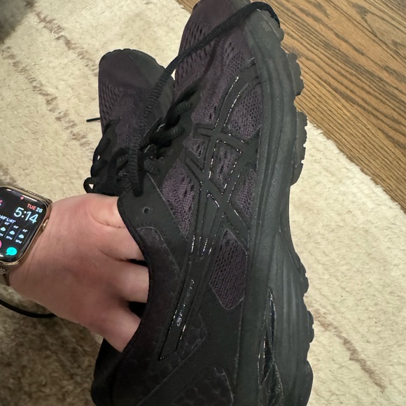 ASICS SNEAKERS. used lightly - Picture 4 of 4